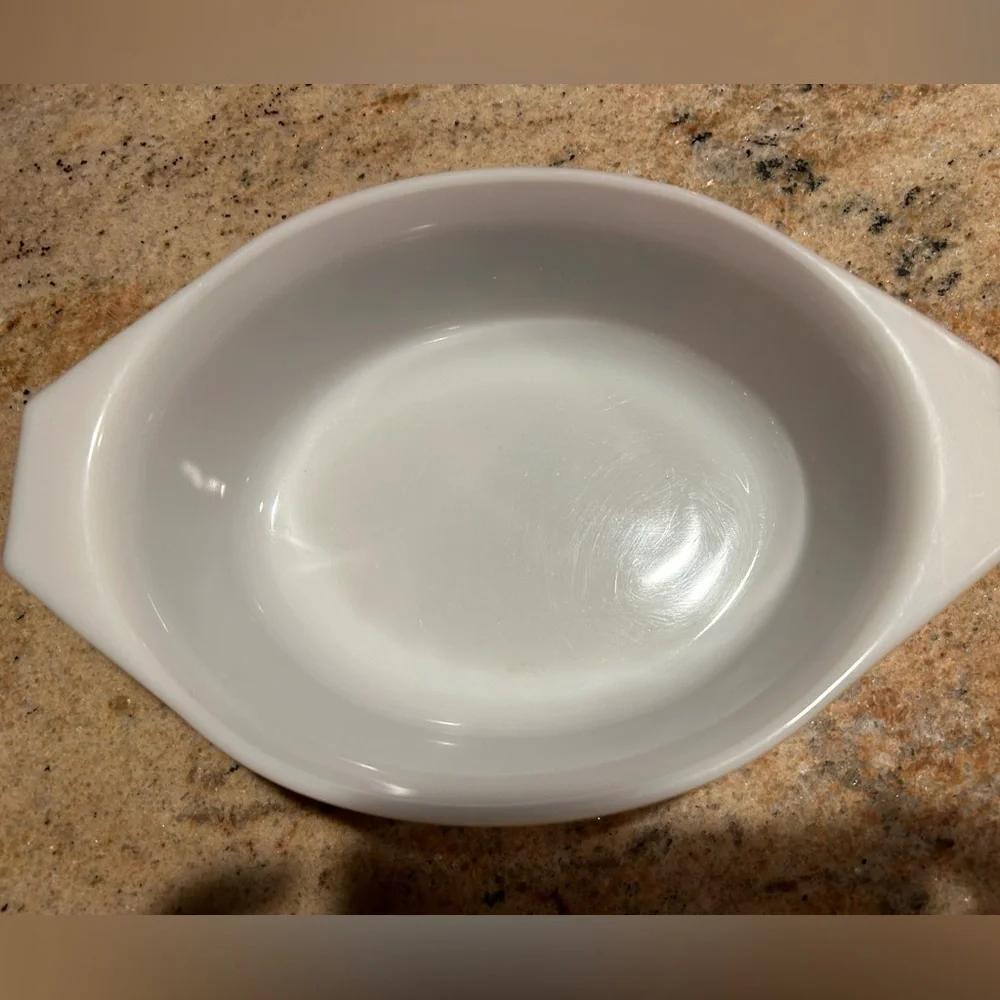 Pyrex #043 Vintage “Old Orchard” (Corning Glass Works) Oval Casserole 1 1/2 Qt.